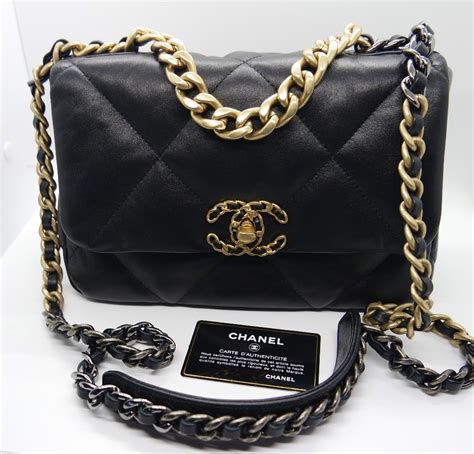 chanel bild schwarz gold|Chanel bag review.